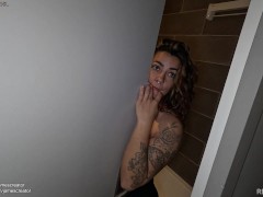 Une Française Au Gros Cul Trompe Son Mec, Chopée En Train De Se Masturber Et Défoncée Par Son Coloc