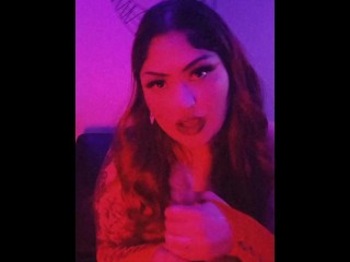толстая готическая Latina с дьявольским хуем скачет на дрочке с инструкциями