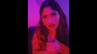 толстая готическая Latina с дьявольским хуем скачет на дрочке с инструкциями