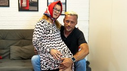 67-летней бабушке уничтожают задницу