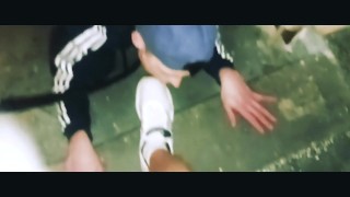 Dwóch polskich kinky dresiarzy pierwszy raz jebią się publicznie na klatce schodowej