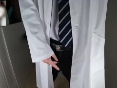 【オナニー】白衣のお医者様がリネン室でこっそりオナニー【えすくん】　男 オナニー ローション 日本人 - Screenshot 1 of 16 - Esukun