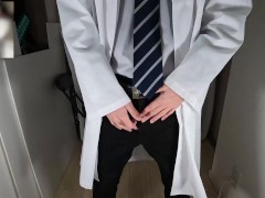 【オナニー】白衣のお医者様がリネン室でこっそりオナニー【えすくん】　男 オナニー ローション 日本人 - Screenshot 2 of 16 - Asian Masturbation