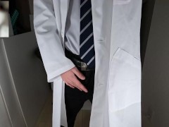 【オナニー】白衣のお医者様がリネン室でこっそりオナニー【えすくん】　男 オナニー ローション 日本人 - Screenshot 3 of 16 - Masturbate