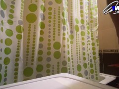 Отчим трахнул меня в душе, а потом затащил на кровать - Screenshot 4 of 16 - Familly Sex