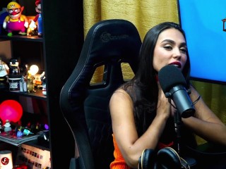 A Carioca amou o Pau do apresentador do Podcast, queria colocar o plug no cuzinho - Pápum no Barraco