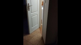 Он ушел, оставив его, чтобы сходить ночью в ванную и сделать минет