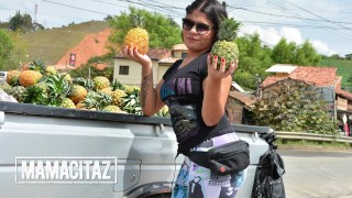 Busty jeune femme Valencia huilée et percée par une grosse bite - CARNE DEL MERCADO