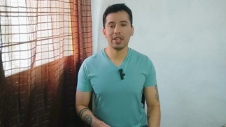 Vecino penetra a pelo al vecino casado con sus 20cm de verga a escondidas de su esposa!