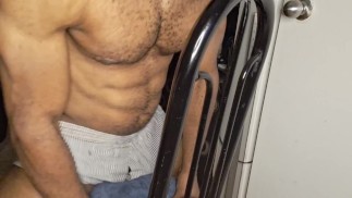 Возбужденный Папочка Сухо Трахает Все, Что В Поле Зрения, Пока Жена Отсутствует На Работе