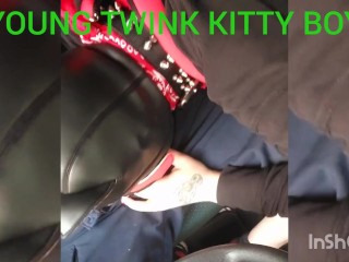 下班回来的路上捡到了这个可爱的小狗男孩，好可爱