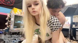 娇小的跨性别 egirl 被狠狠地操了