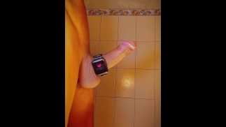 Guy masturbates and measures the pulse of his cock with a watch
