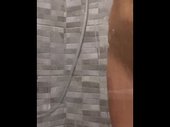 Красивая блондинка принимает душ - Screenshot 10 of 16 - сиськи
