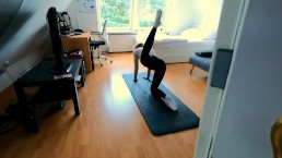 Студентка из спортзала трахает себя пальцами - затем наслаждается жестким трахом