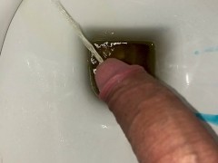 Bel cazzo fa pipi per te