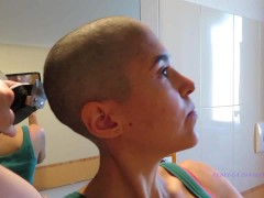 Ragazza italiana si rasa la testa a zero - Screenshot 10 of 16 - Italian Girl