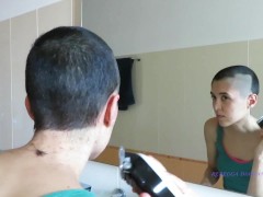 Ragazza italiana si rasa la testa a zero - Screenshot 2 of 16 - Shaved Head Girl