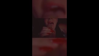 Faccio un pompino al migliore amico del mio ragazzo mentre guardiamo un film