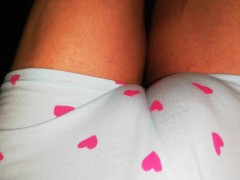 ENORME CAMELTOE, EN BRAGAS AZULES PRIMER PLANO