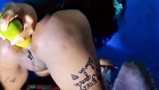 艾米莉非常喜欢肛门和黄瓜