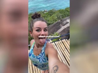 Hot Teen сходит с ума с большим сюрпризом в виде сквирта!