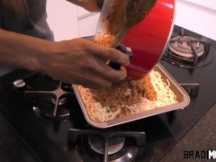Jantar romântico com a esposa cavala Angel Lima termina em Creampie - Screenshot 1 of 16 - Bradmontana