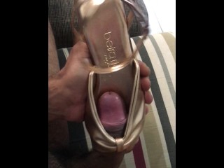 Fetish e Gozada NAS Sandálias Douradas 