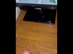 Забрызгал монитор своей спермой - Screenshot 10 of 16 - Amateur Handjob