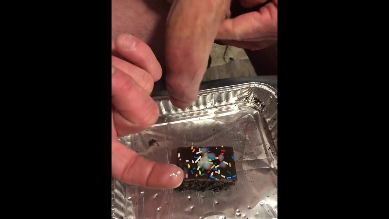 Поедание сбрызнутого спермой Brownie на десерт - Food Porn