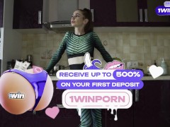 Потёрся о киску сводной сестры и накончал ей полные штаны. 1/16