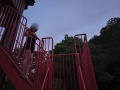 公園にお散歩に行ったら入れられちゃった。パンティー丸見えで歩かされ、最後はたっぷり中出しされちゃった。  知らない男性も見てたけど、それも興奮しちゃって何度もイッちゃった。日本人/人妻//変態/無修正 - Screenshot 4 of 16 - 露出