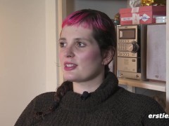 Ersties - Brünette Klara massiert ihre sexy Kurven