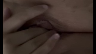 Я так возбуждена, что мне нужно трахнуть мою мокрую киску моим дилдо