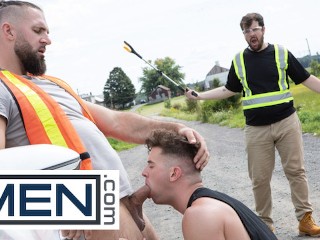 MEN - Trevor Brooks Pulls over & Pretends to have a Car Trouble so he can Fuck with Chuck Conrad