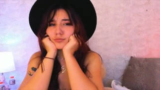 Beautiful возбужденная рыжая ищет партнера для записи х контента