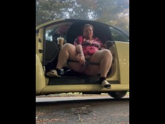 Public peeing - Screenshot 13 of 16 - Milf