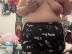 Titty drop tease - Screenshot 8 of 16 - Huge Boobs