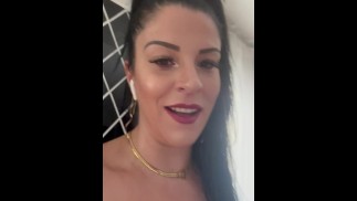 Латинская брюнетка много пукает