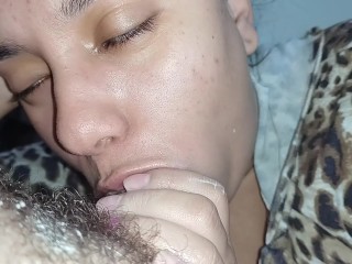 Я продолжал бить его дрочкой, когда он кончал, я положил весь кремпай в рот🍆🥛🥛🍌🤌🥛🥛💦😋🤤🫦🍆🥛🥛🥛