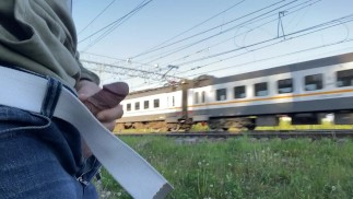 Мастурбация на железной дороге