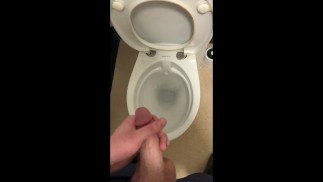 Pissing after sweaty gym wank