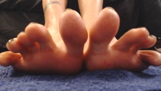 Смазанные маслом пальцы ног Грязная полировка ног Curling Black ногти на ногах