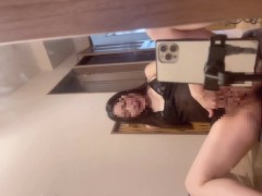 玄関前の鏡でセルフ脱毛してたらムラムラしてオナニーしちゃった/////声で隣の人にバレちゃう❤️