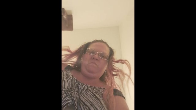 Fingering fat pussy