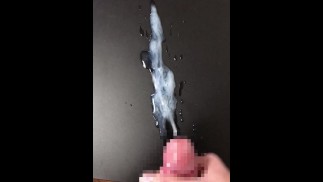 Эякуляция девственного мазохиста с четким обзором его большого количества спермы