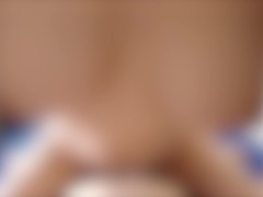 【潮吹き】ビクビクッ！連続イキから手マンで大量潮吹きする淫乱人妻。興奮しすぎて高速グラインド騎乗位で性液を搾り取り喜ぶ変態熟女【ハメ撮り 日本人 個人撮影 素人投稿】 - Screenshot 14 of 16 - しおふき
