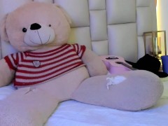 I'm looking for a girl who wants to eat my hairy pussy with kisses and leave it like a duck waterer