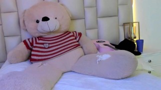 Я ищу девушку, которая хочет съесть мою волосатую киску поцелуями и оставить ее, как поилку для уток