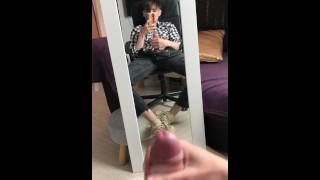 A TWINK BOY OF EIGHTEEN JERKING OFF CUMSHOT